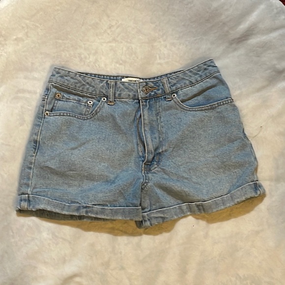 Jean shorts barely worn size 26 - Picture 1 of 3
